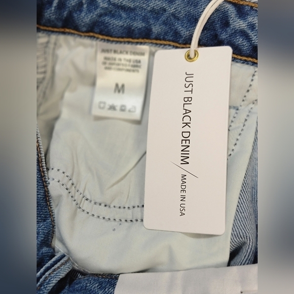 JUST BLACK DENIM Size Medium women's blue denim unfinished hem cuffed shorts - Picture 10 of 13